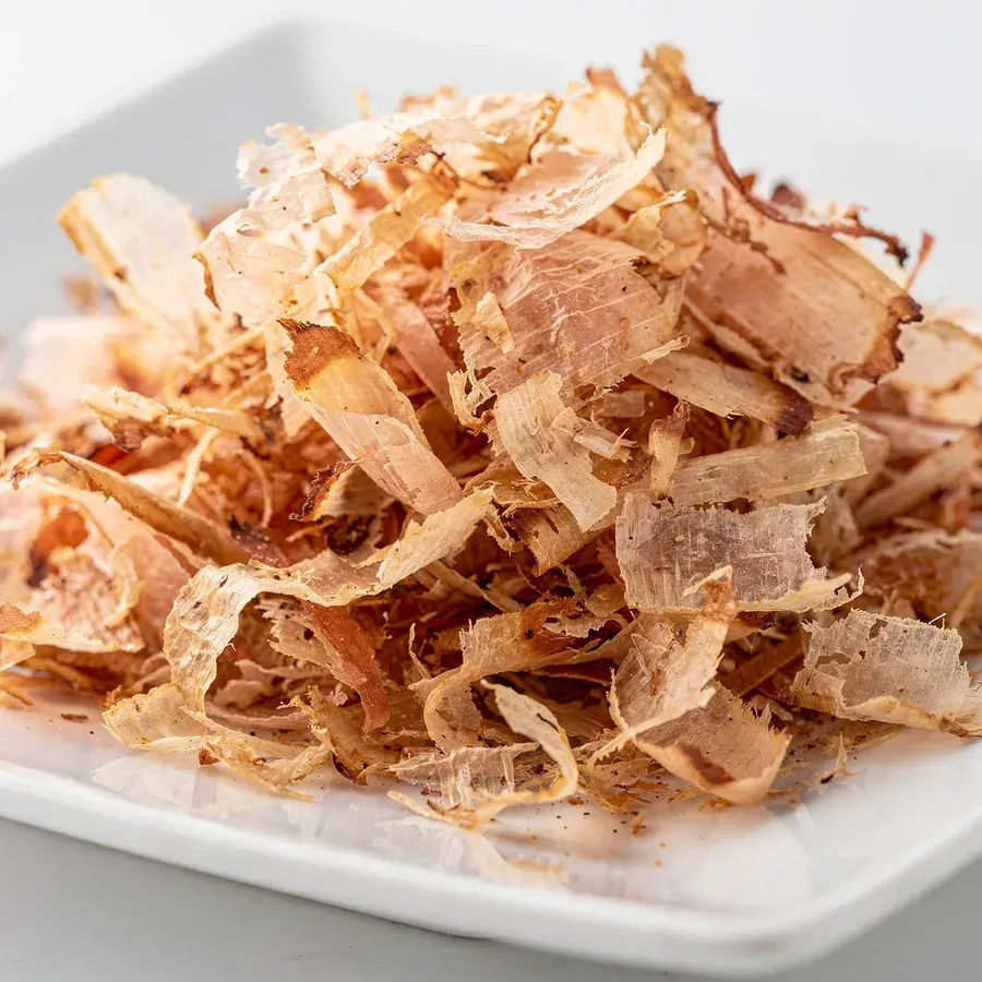 Hyvlad katsuobushi, papperstunna flingor