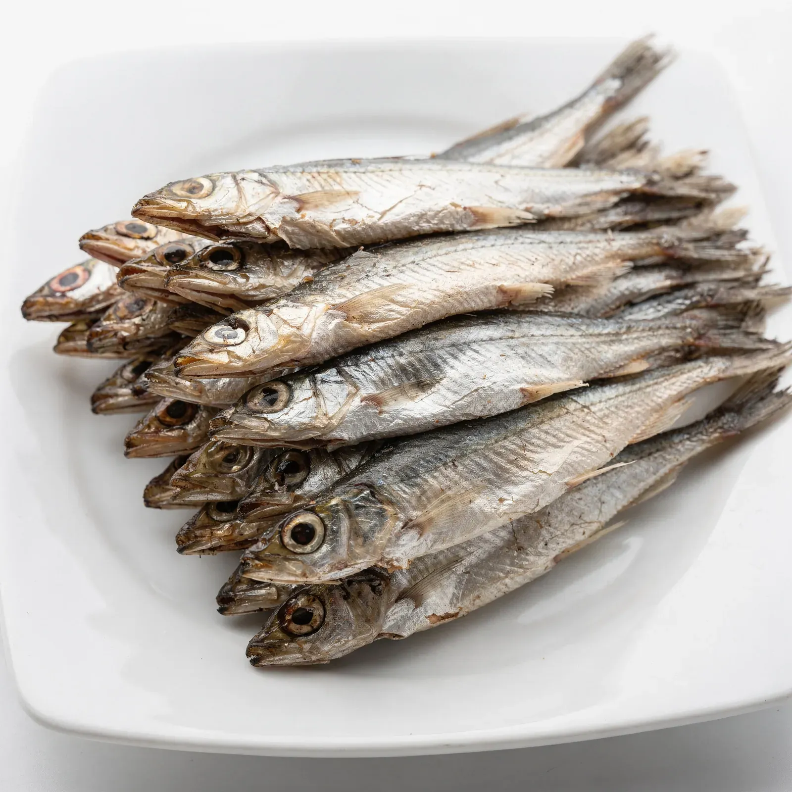 Torkade niboshi, små hela sardiner