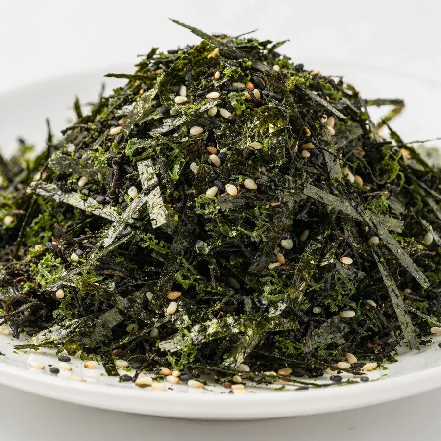 Nori komi furikake med rivet nori och sesam